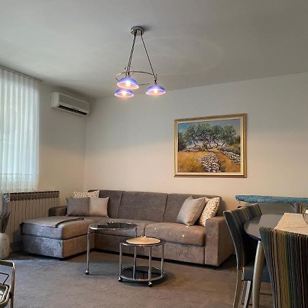 Apartman นยีวีเซ ภายนอก รูปภาพ