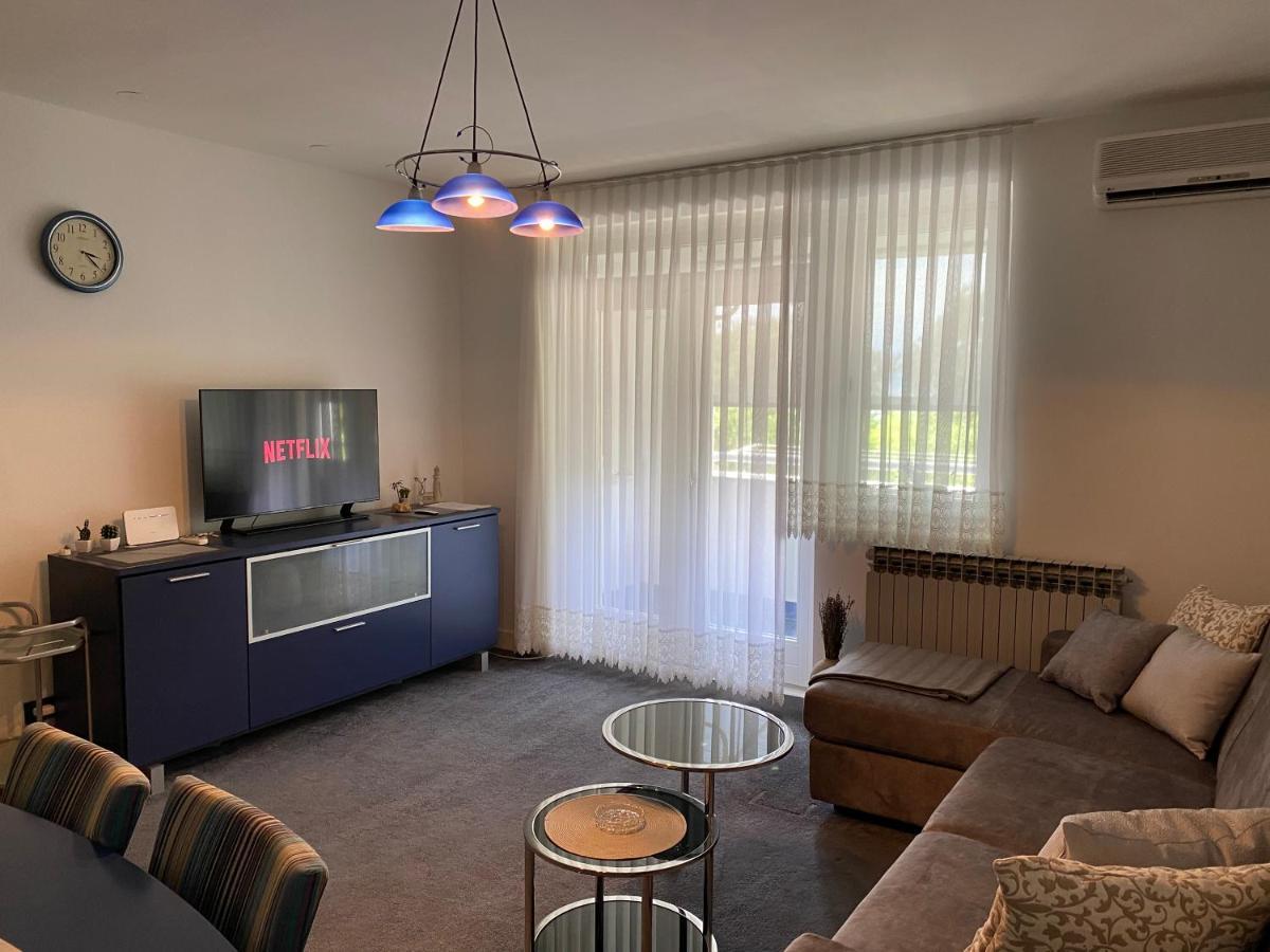Apartman นยีวีเซ ภายนอก รูปภาพ