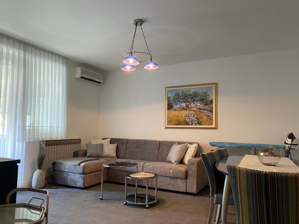 Apartman นยีวีเซ ภายนอก รูปภาพ